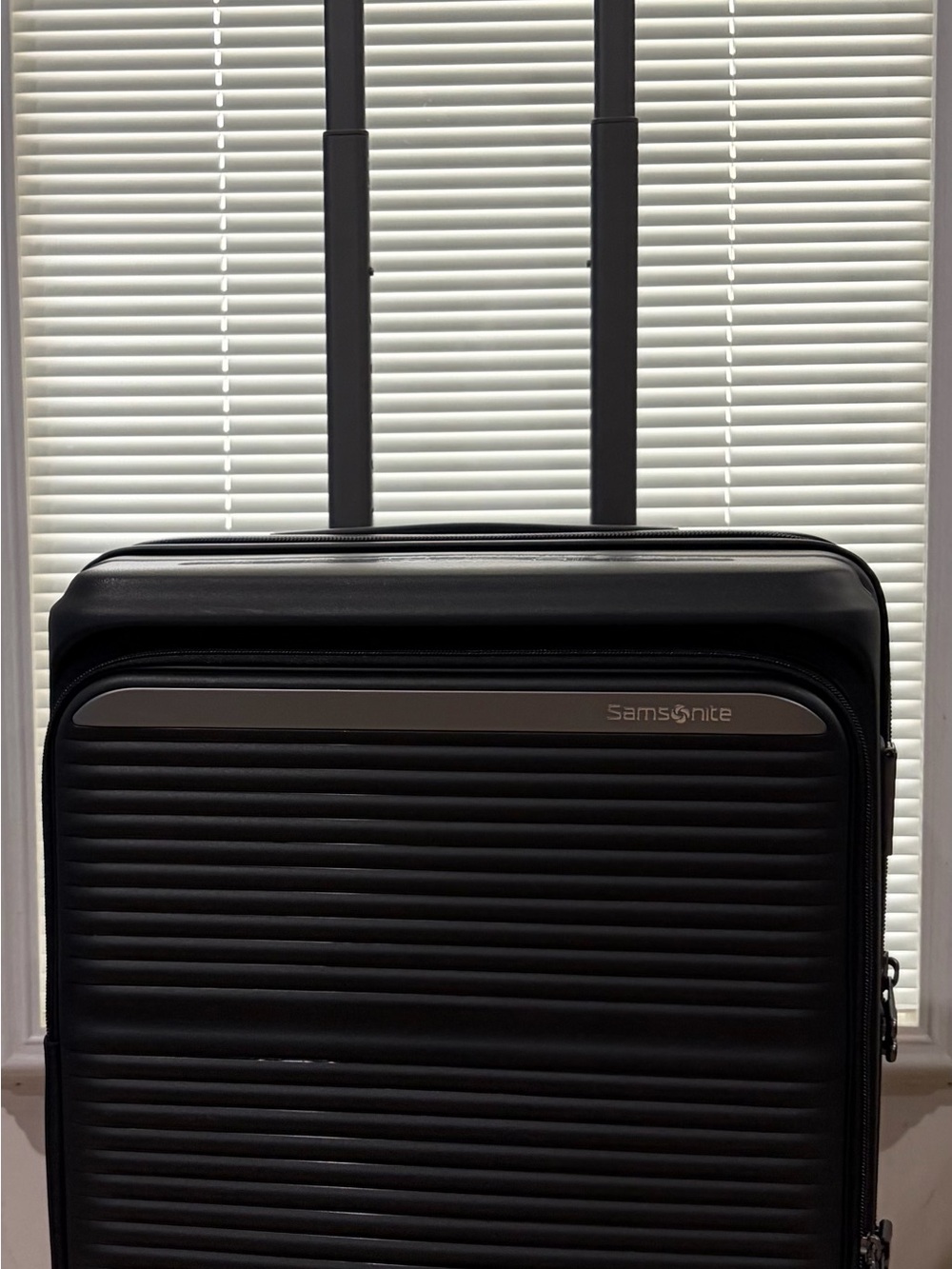 SAMSONITE PARALUX CARRY-ON SPINNER-New No Tags